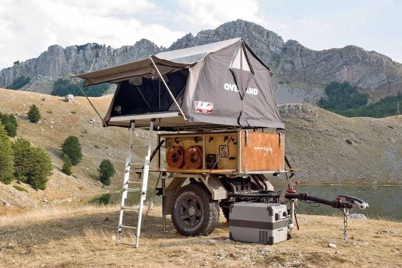 Z przyczepą Da Orffo w terenie